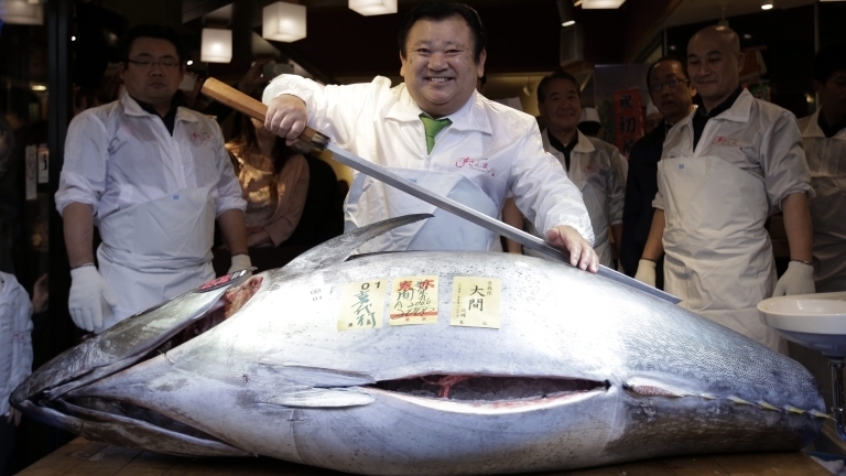 Прочутият токийски пазар Цукиджи най големият рибен пазар в света