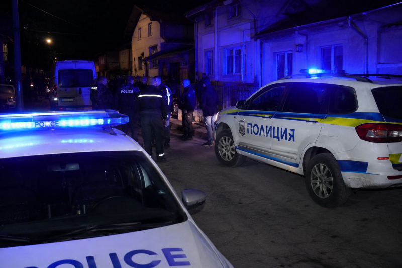 Среднощно меле! Бой между роми вдигна полицията във Вършец накрак, има пострадал