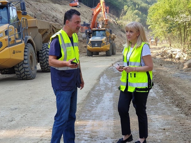 Продължава работата по разширяването на пътя Мездра Ботевград съобщи