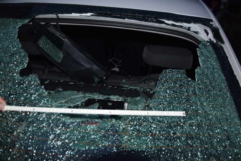 Вандал е потрошил лек автомобил Ауди в Бяла Слатина научи