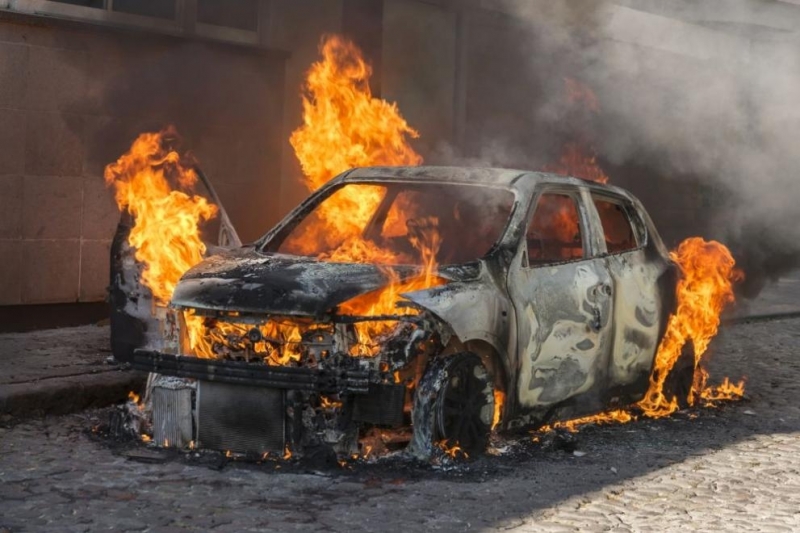 Мъж почина в горящ автомобил в Димитровград съобщиха от полицията