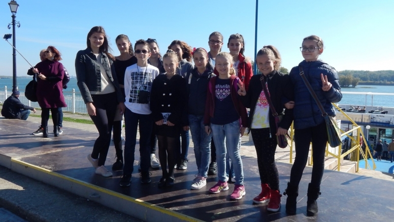 Деца от клуба по английски към чуждоезиковата читалня на rегионална