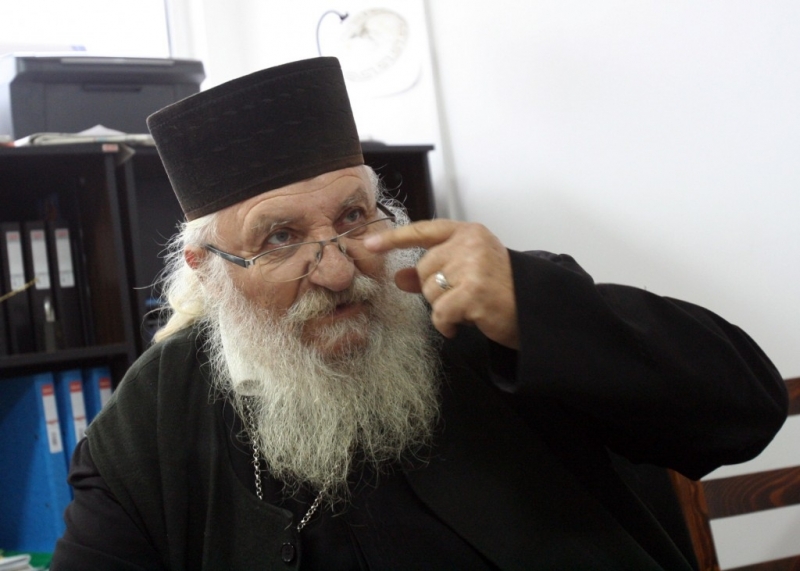 Отец Иван остана без дърва за зимата в двата си