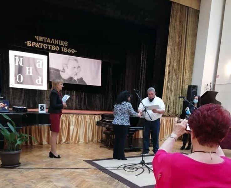 Мездренските поетеси Рени Митева и Светла Дамяновска бяха отличени с