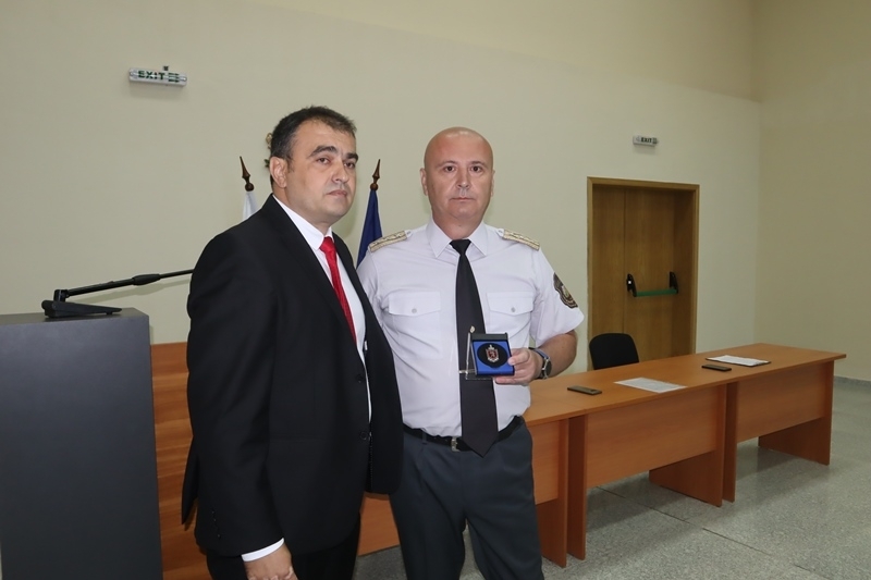 109 полицаи пожарникари и служители от администрацията на вътрешното министерство