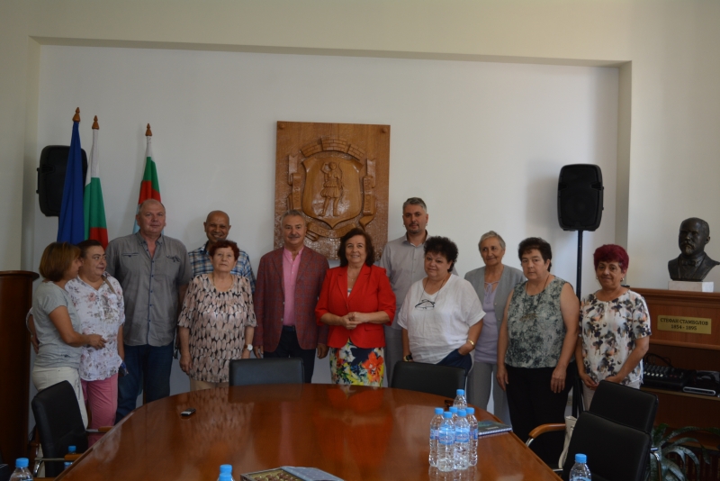 Пет читалища един спортен клуб и жилищна кооперация ще бъдат