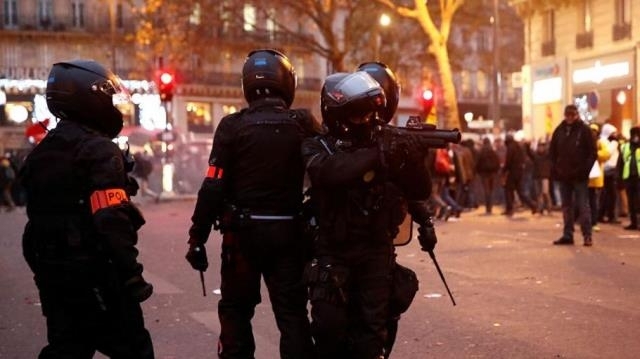 Десетки арестувани и много ранени на вчерашните протести във Франция