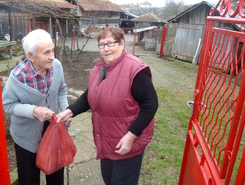 В навечерието на Нова година самотните възрастни хора в община