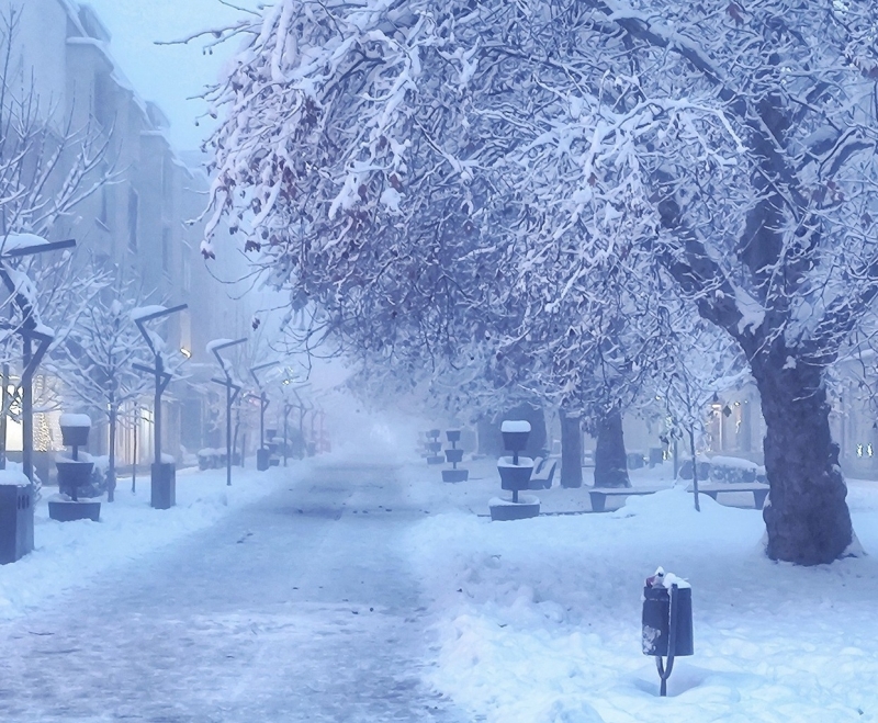 Коледният сняг спря но ситуацията на много места в Северозапада