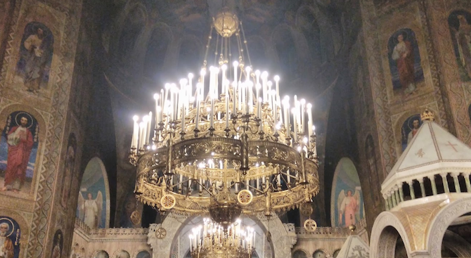 Църковната венчавка и кръщенето поскъпват два до три пъти в