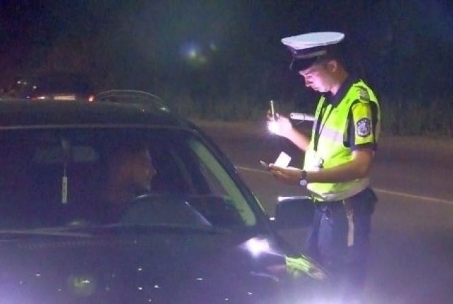 Почерпен софиянец подкара колата си във Врачанско съобщиха от полицията Около