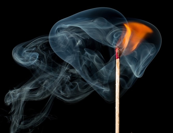 Варненската полиция разкри и задържа сериен подпалвач на асансьори в