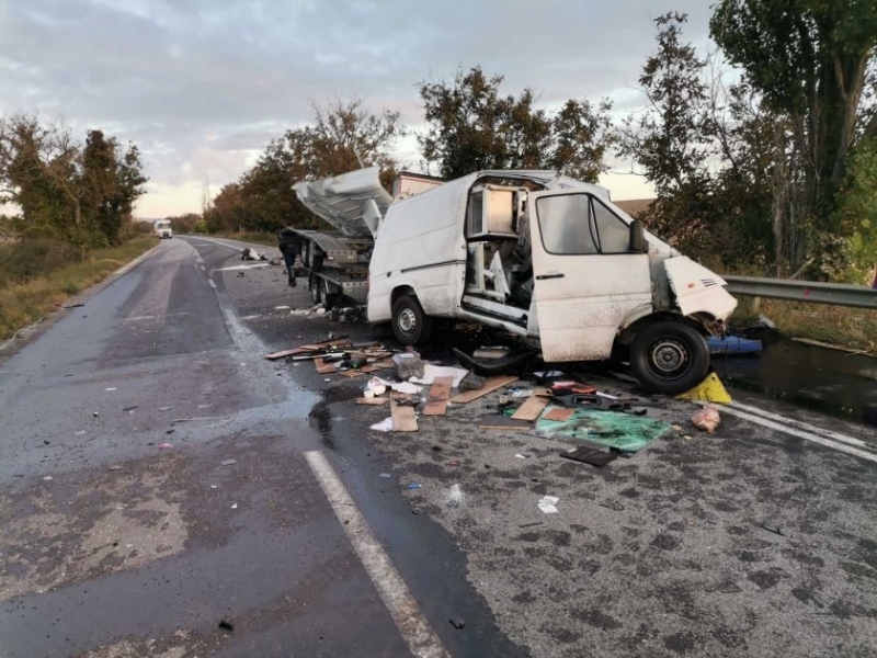 Най малко 29 нелегални мигранти са ранени при тежка катастрофа в