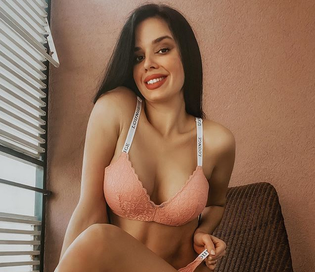 Хърватската красавица Ивана Кнол отново напомни за себе си със