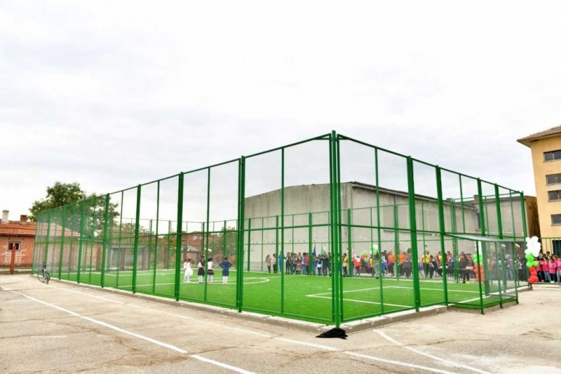 Три училища от Община Берковица ще обновят спортните си бази