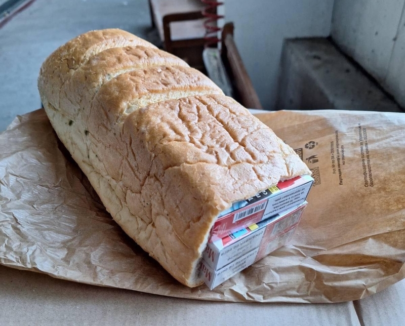 1 160 къса 3058 кутии цигари скрити в хляб задържаха
