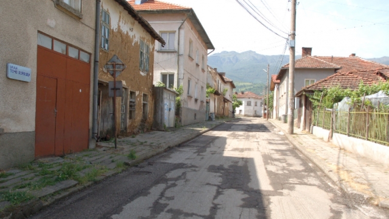 Шест улици в централната част на Чипровци се преасфалтират в