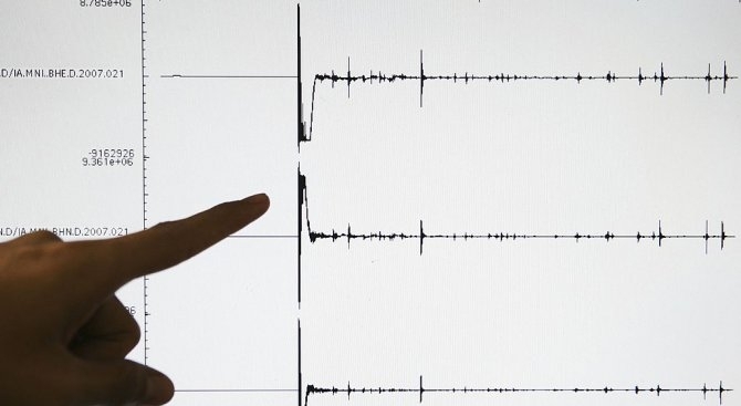 Земетресение с магнитуд 5,5 стана днес край бреговете на индонезийския