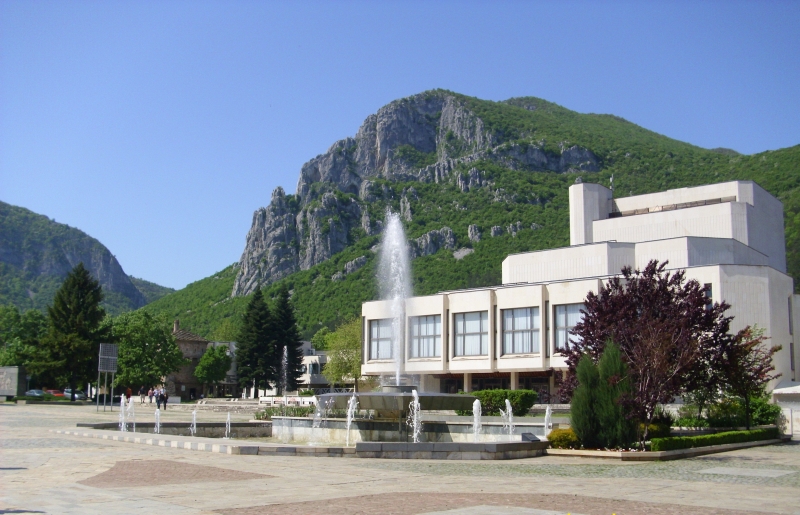 Конкурс за шеф на врачанския Драматично куклен театър обявиха от Министерството