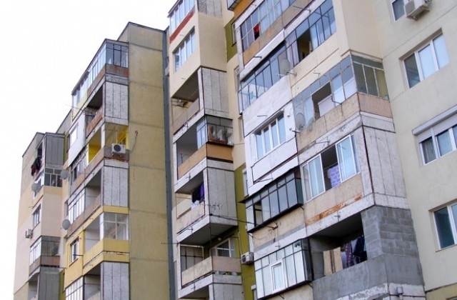 Тристаен апартамент във Враца се продава на търг от частен
