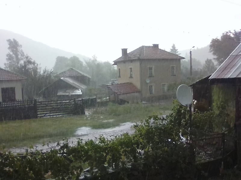 Специалисти от екоинспекцията в Монтана провериха сигнал за силна миризма