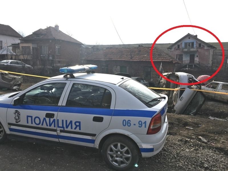 Отврат! Аксел първо заклал Андрея в дома й в Галиче, след което я изнасилил