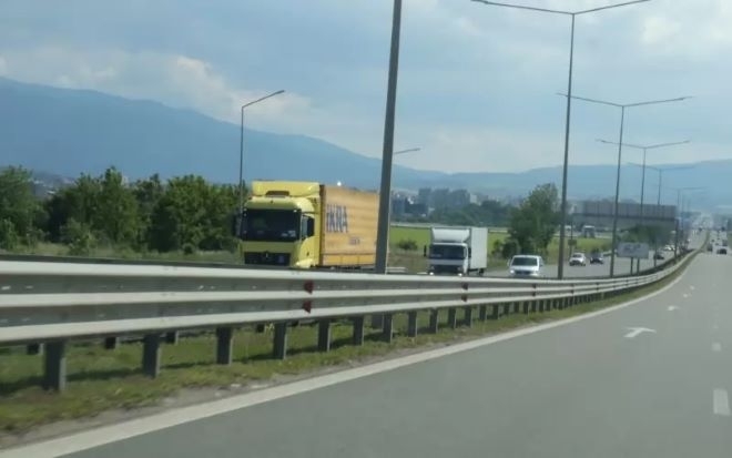 Тол камерите вече ще засичат и камиони в изпреварващата лента