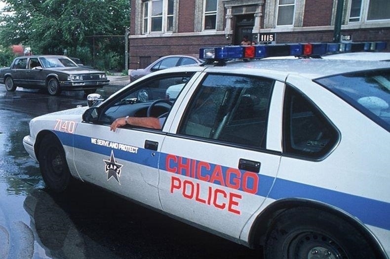 Гневни хора се събраха снощи на протест в Чикаго и