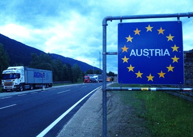 Австрия може да започне да проверява превозните средства за Германия