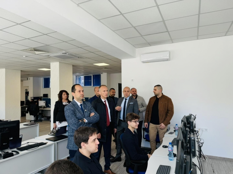 Възпитаниците на ППМГ Акад Иван Ценов Враца които са дуална форма