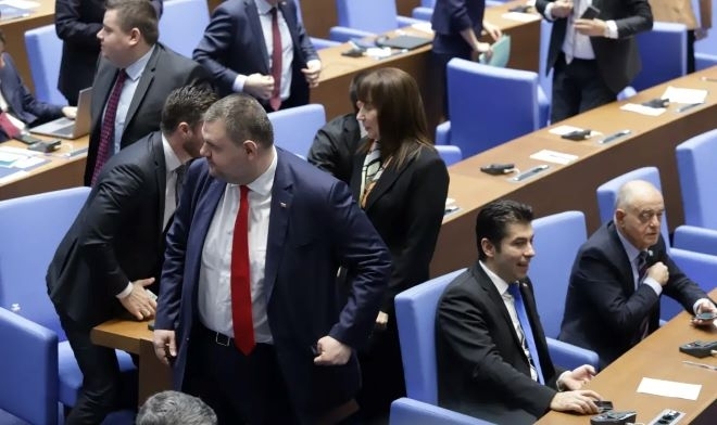 Това мнозинство може да бъде разрушено само от някой от