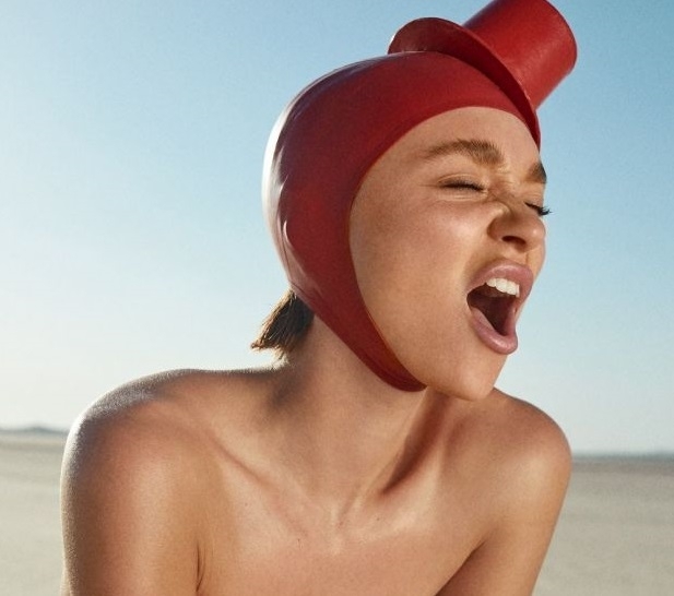 Ема Бела ще се пусне само по кожи в пустинята