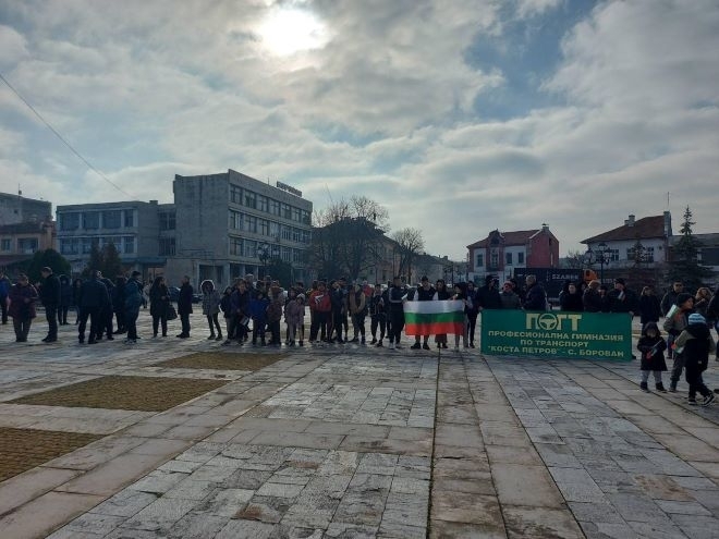 Община Борован отбеляза денят на Освобождението с церемония по издигане