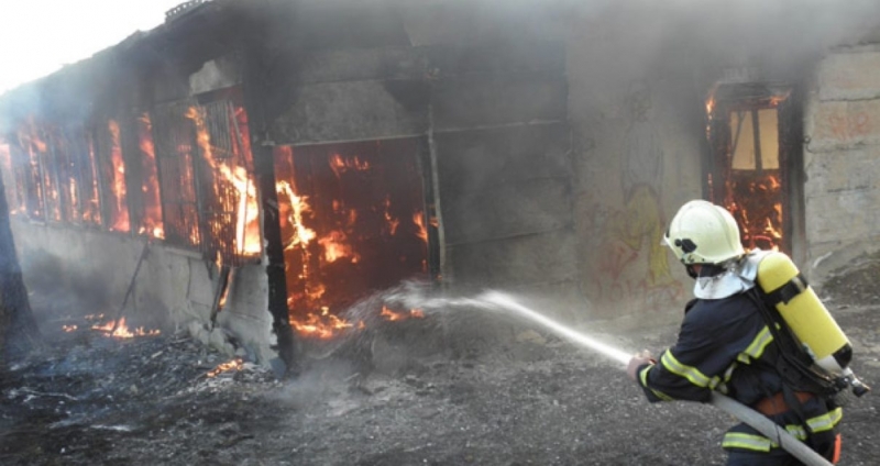 Пожар е възникнал в селскостопански постройки в Борован съобщиха от