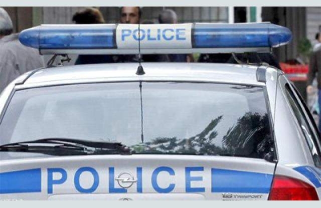 Хулиган ухапа рамото на полицай в Хасково докато униформеният се