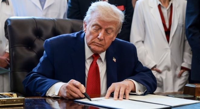 Президентът на САЩ Доналд Тръмп подписа извънредна изпълнителна заповед с