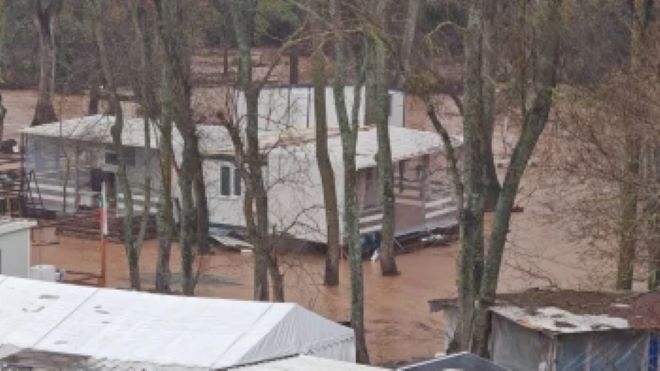 Продължителните валежи в Бургаско предизвикаха локални наводнения в къмпинг Арапя