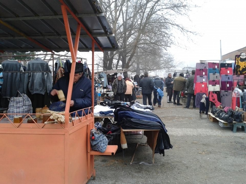 Полицаи са намерили нелегален тютюн на Кооперативния пазар в Мездра