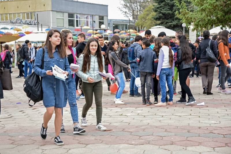 Над 200 посетители и участници се регистрираха в първия ден