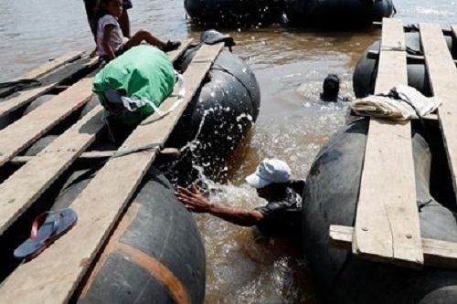 Група от 87 мигранти в дървена лодка бяха спасени от