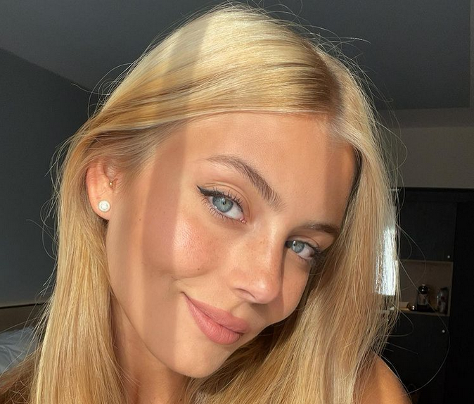 Половинката на белгийския национал и вратар на Реал Мадрид Тибо