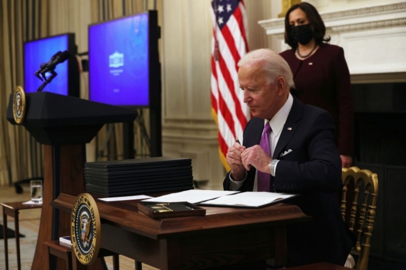 Американският президент Джо Байдън подписа няколко указа имащи за цел