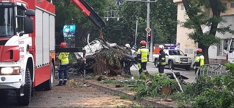 След тежката катастрофа в Пловдив при която загинаха млад мъж