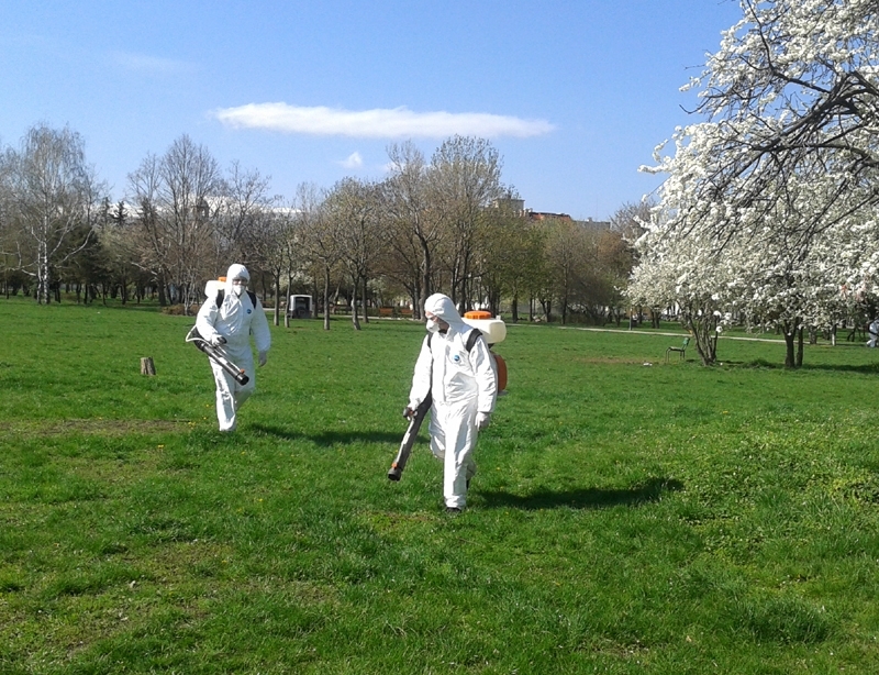 Стартира обработката на тревните площи във Враца срещу кърлежи и