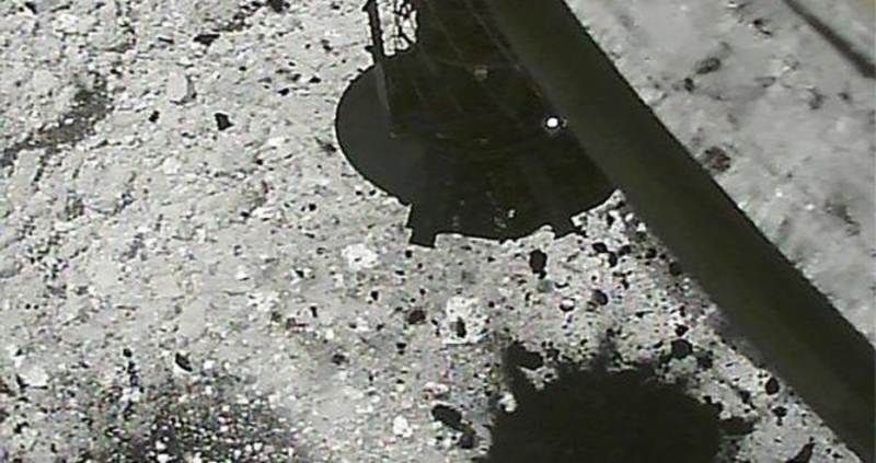 Японската космическа агенция днес успешно пусна малка бомбавърху астероид с
