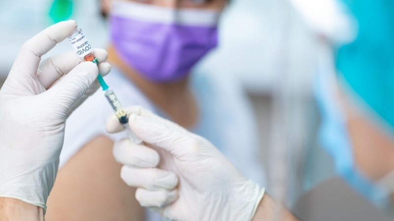 Великобритания стана днес първата страна одобрила ваксина срещу ковид която