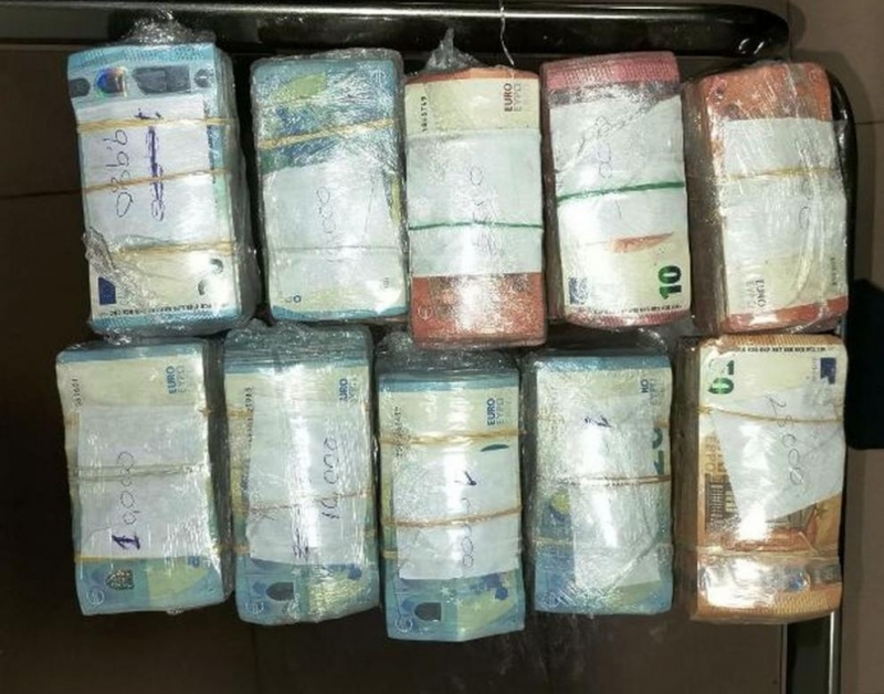 Митнически служители откриха недекларирана валута с обща левова равностойност 312