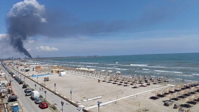 Трима души пострадаха при експлозия последвана от пожар в рафинерия в Румъния предаде