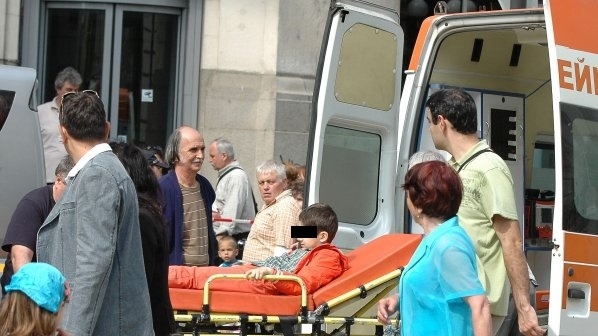 Платформа за товари е паднала върху играещи деца в Монтана