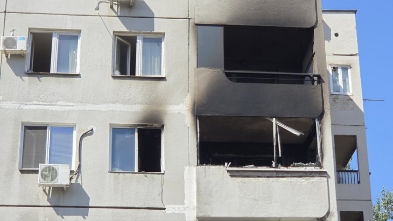 Огнен ад! Пожар лумна в апартамент във Видин, унищожи половината покъщнина